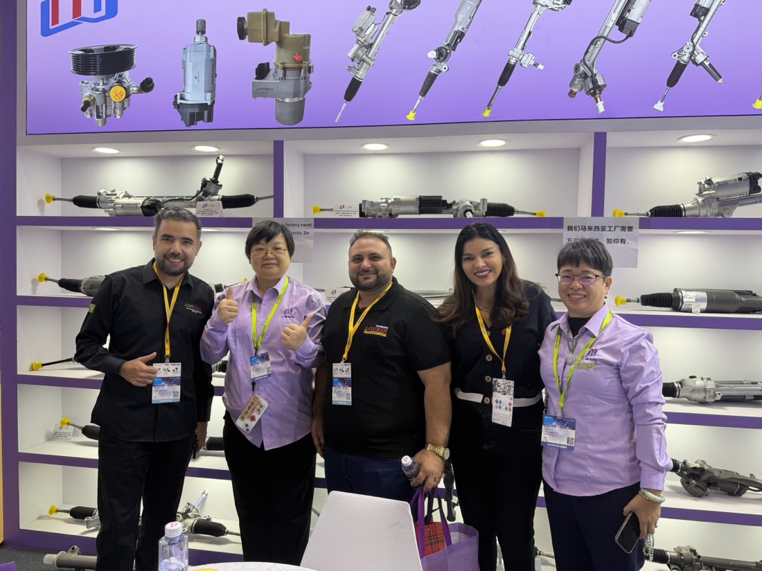 Acompanhamento de clientes em feira na China